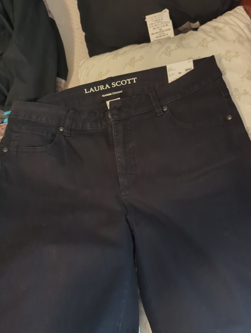 Laura Scott Women’s Straight Jeans - Black